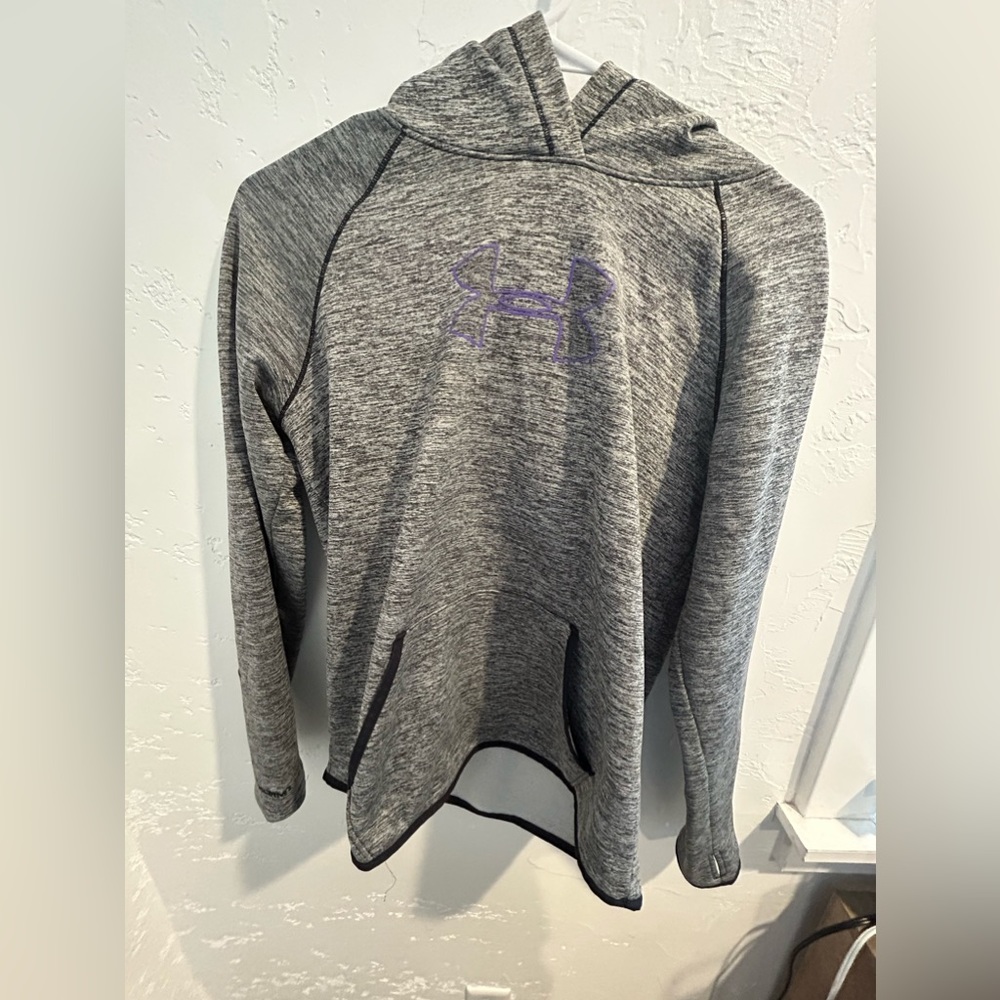 Under armor pull over